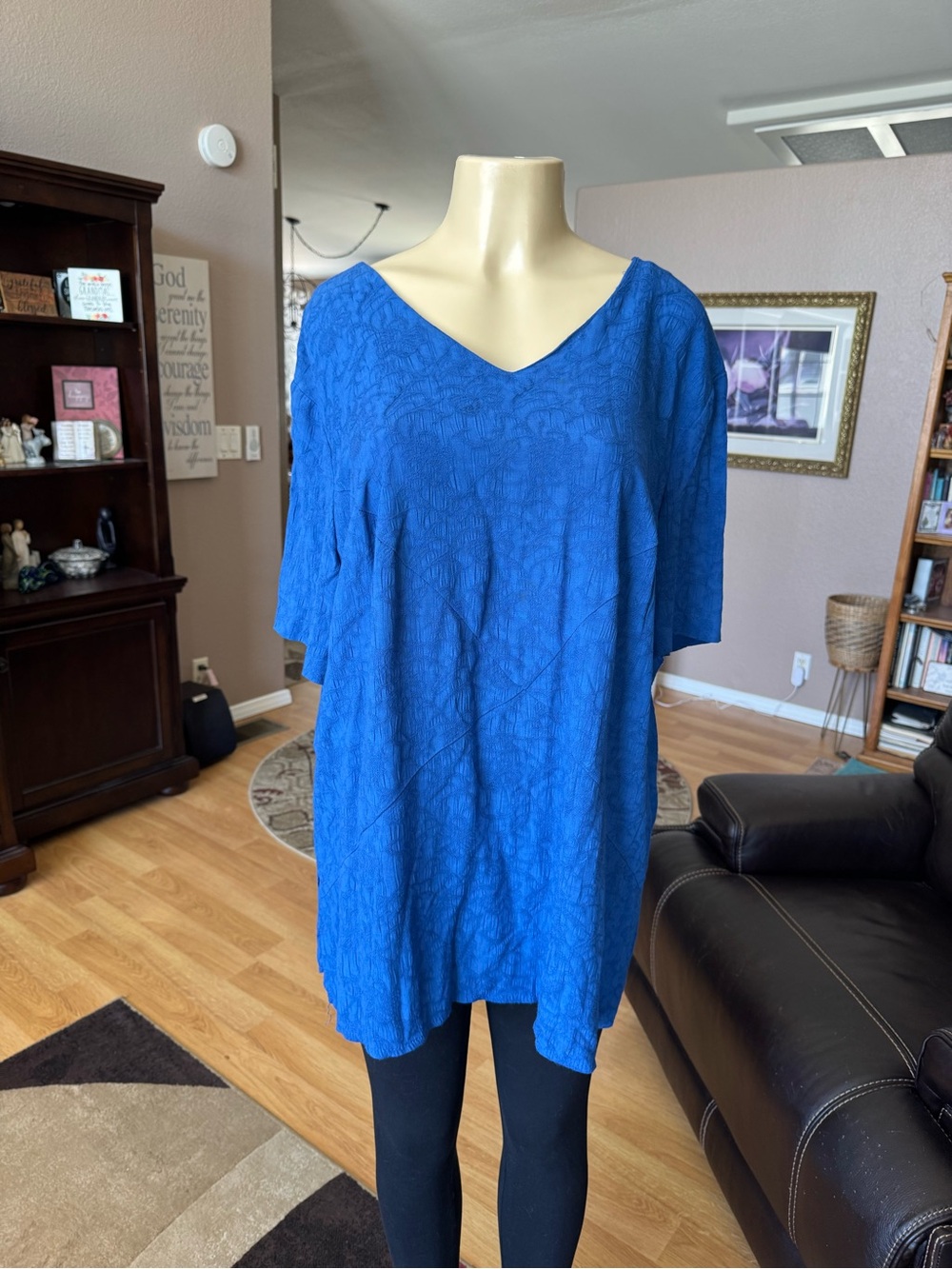 More Jazz royal V-neck short sleeve subtlety textured tunic-size 18